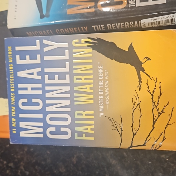 Michael Connelly books: Fair Warning, the Reversal, and Chasing the Dime - Picture 2 of 5